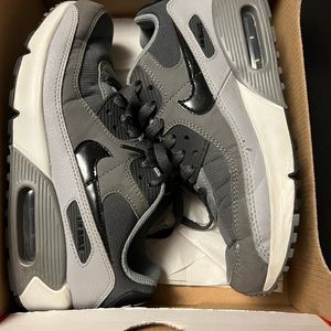 Nike Air Max 90 youth used size 4Y